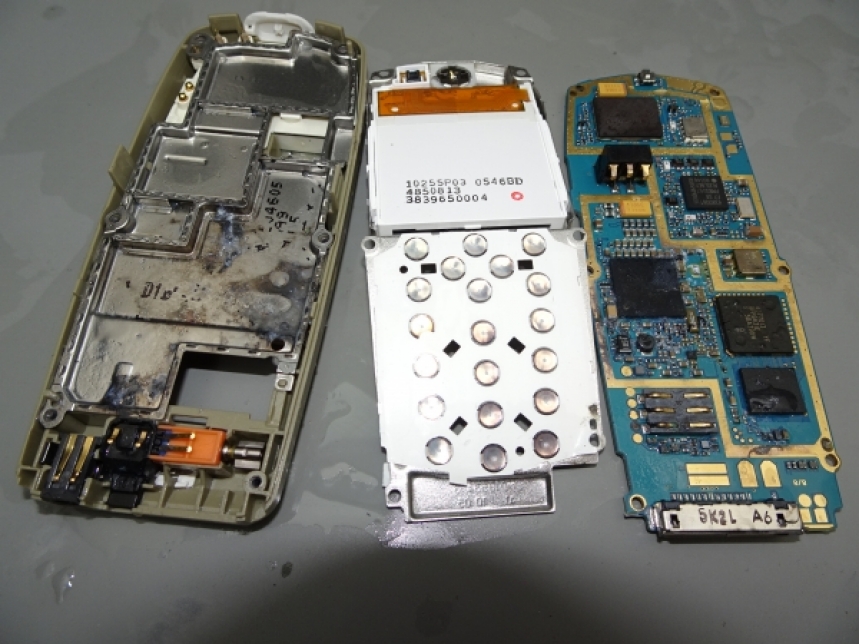 Poškodenia mobilov - oxidácia v telefóne